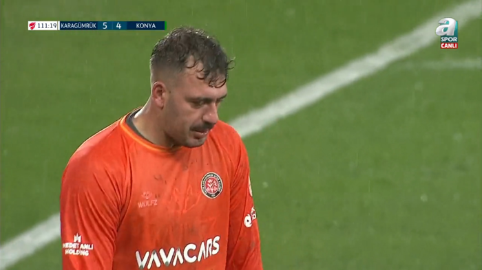 Emiliano Viviano soğuktan titredi Atatürk Olimpiyat Stadında zorlu anlar...