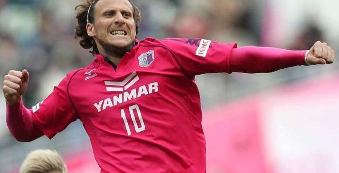 18) Diego Forlan | 294 kariyer golü