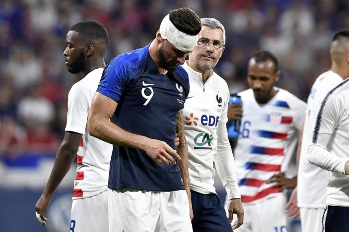 Olivier Giroud yürekleri ağızlara getirdi