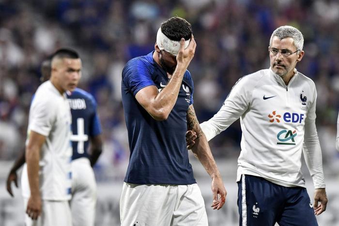 Olivier Giroud yürekleri ağızlara getirdi