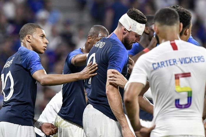 Olivier Giroud yürekleri ağızlara getirdi