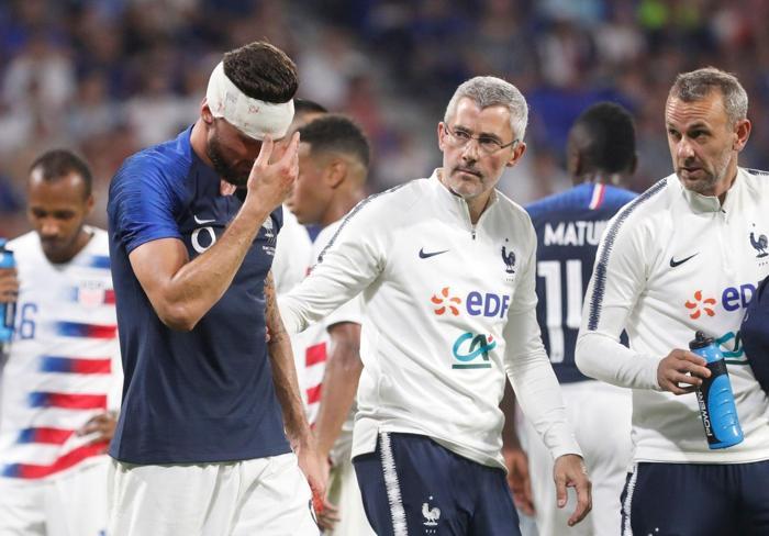 Olivier Giroud yürekleri ağızlara getirdi