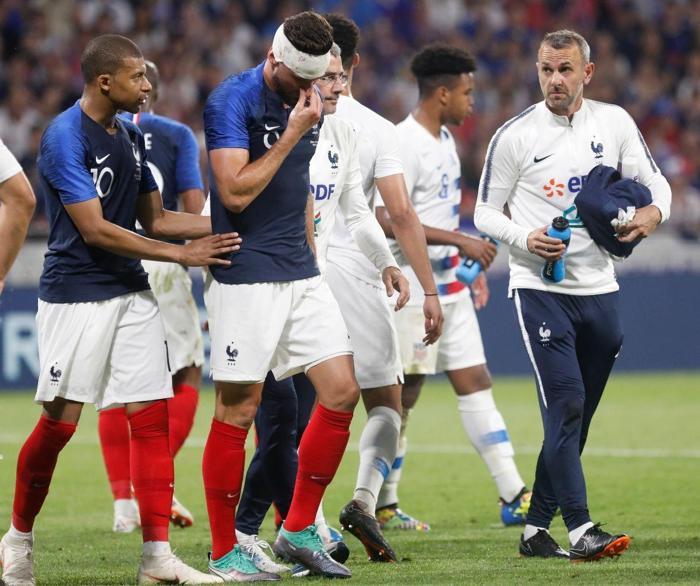 Olivier Giroud yürekleri ağızlara getirdi