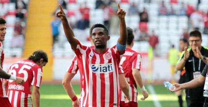 4) Samuel Etoo | 381 kariyer golü