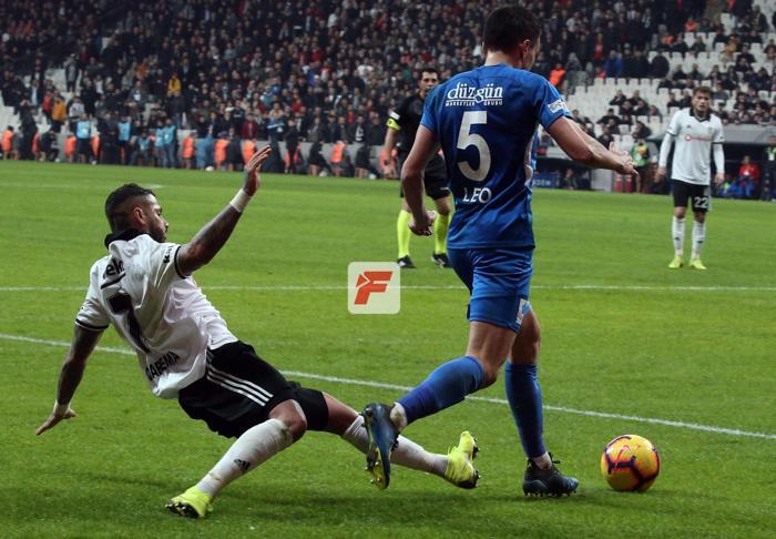 An be an Ricardo Quaresmanın direkt kırmızı kartı