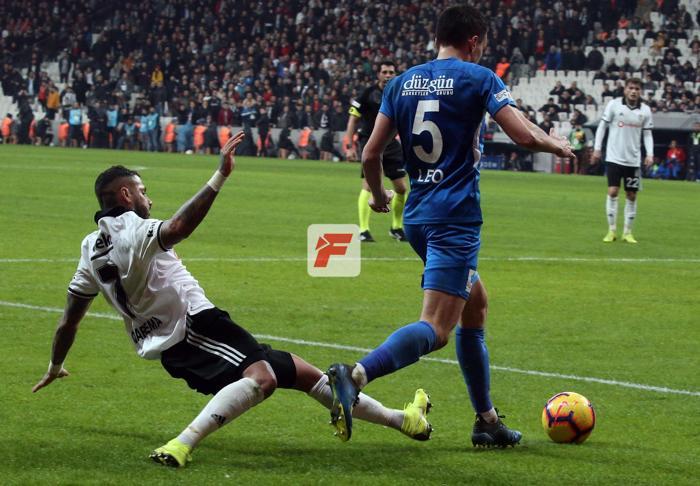 An be an Ricardo Quaresmanın direkt kırmızı kartı