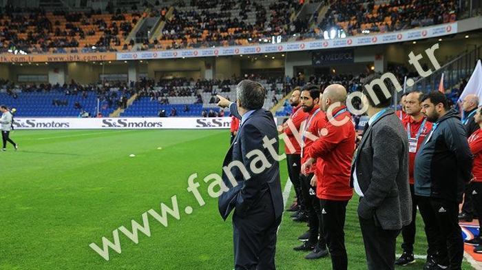 Başakşehir-Beşiktaş maçındaki gizemli güzel