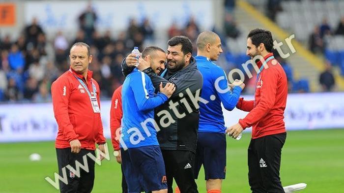 Başakşehir-Beşiktaş maçındaki gizemli güzel