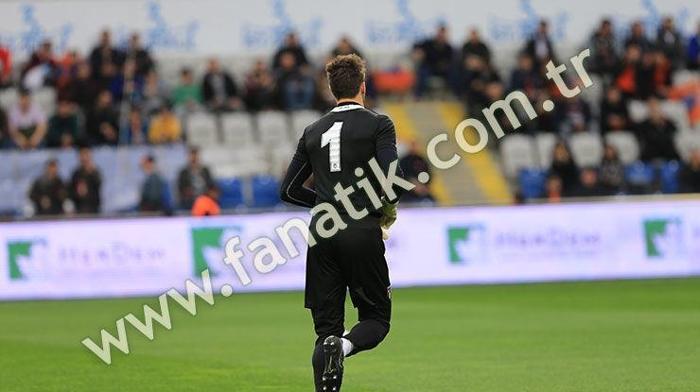 Başakşehir-Beşiktaş maçındaki gizemli güzel