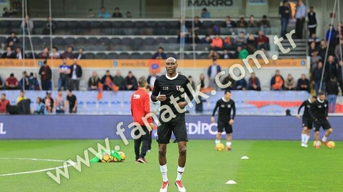 Başakşehir-Beşiktaş maçındaki gizemli güzel