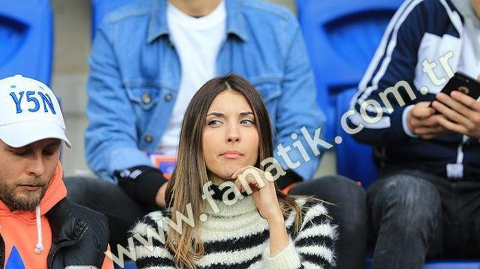 Başakşehir-Beşiktaş maçındaki gizemli güzel