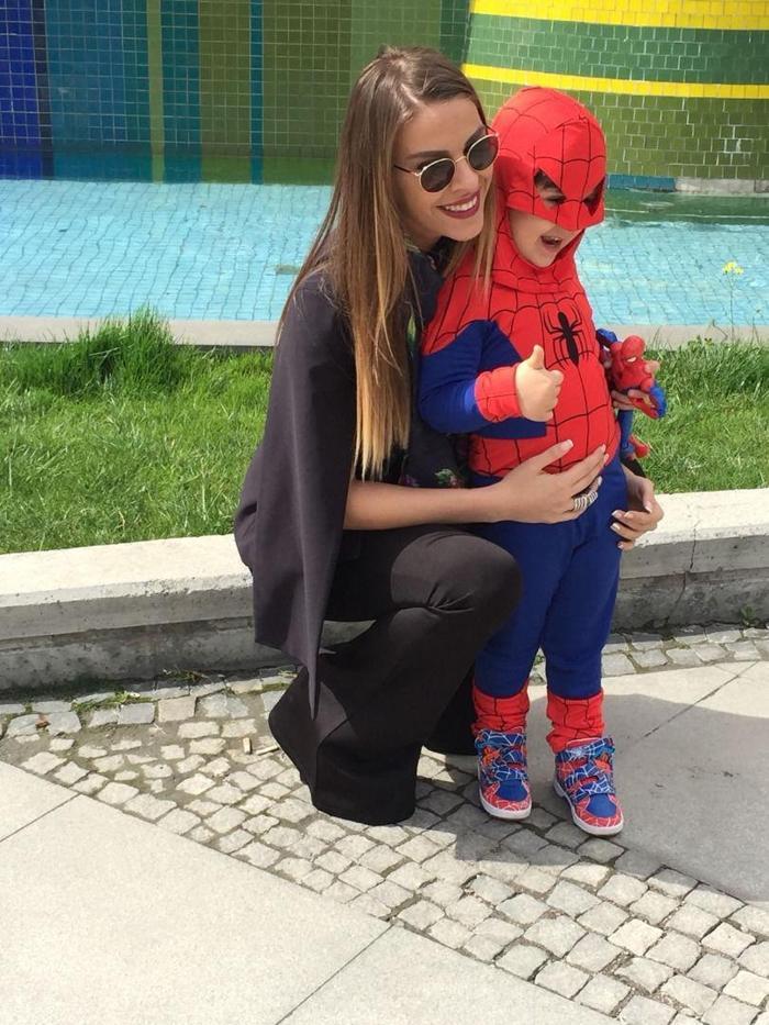 Simge Tertemiz yıkıp geçiyor