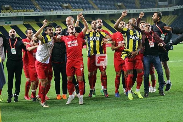 Fenerbahçe - Ümraniyespor maçında yeni transfer Victor Moses tribündeydi