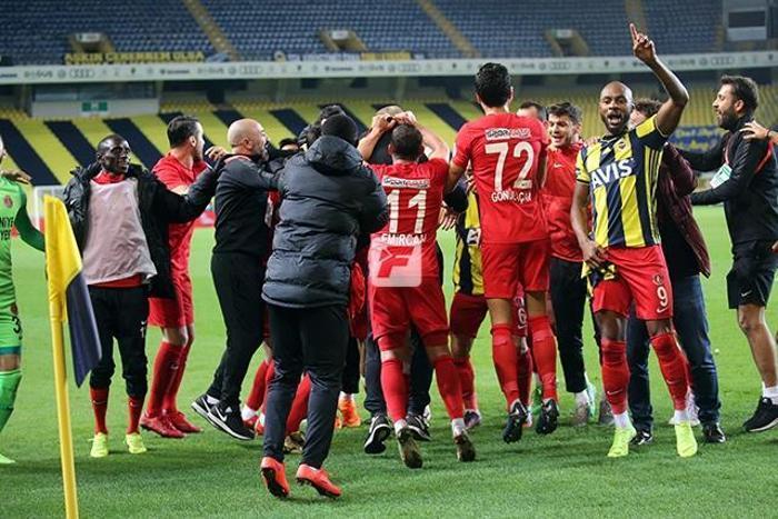 Fenerbahçe - Ümraniyespor maçında yeni transfer Victor Moses tribündeydi