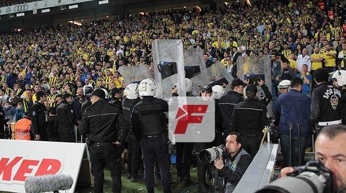 Fenerbahçe-Galatasaray derbisinden kareler