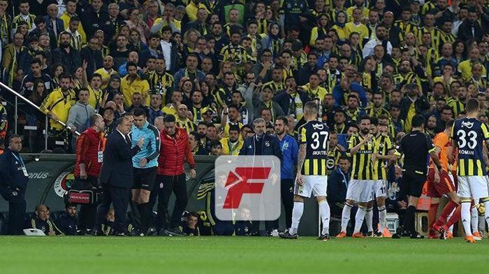 Fenerbahçe-Galatasaray derbisinden kareler