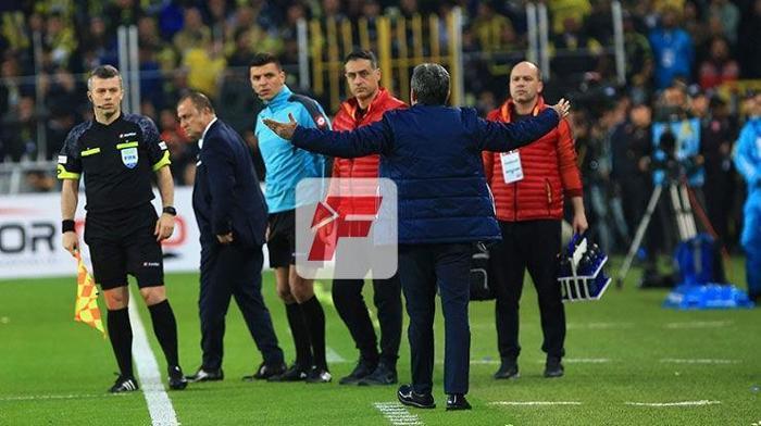 Fenerbahçe-Galatasaray derbisinden kareler