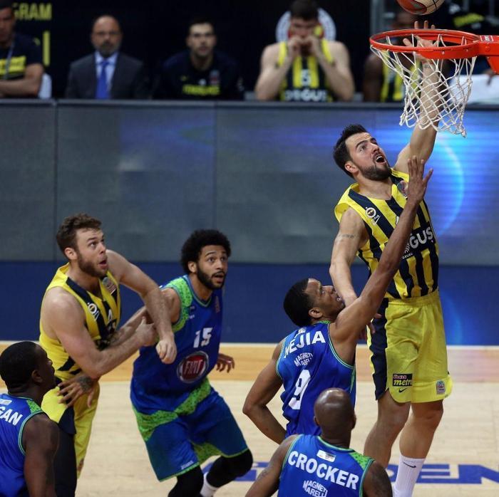 Fenerbahçe Doğuş - TOFAŞ maçında Ali Koç coşkusu