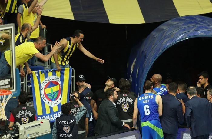 Fenerbahçe Doğuş - TOFAŞ maçında Ali Koç coşkusu