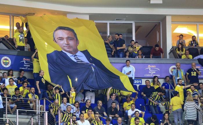 Fenerbahçe Doğuş - TOFAŞ maçında Ali Koç coşkusu