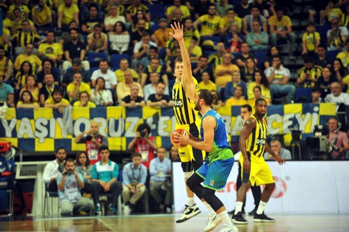 Fenerbahçe Doğuş - TOFAŞ maçında Ali Koç coşkusu