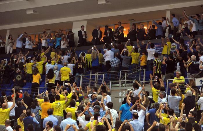 Fenerbahçe Doğuş - TOFAŞ maçında Ali Koç coşkusu