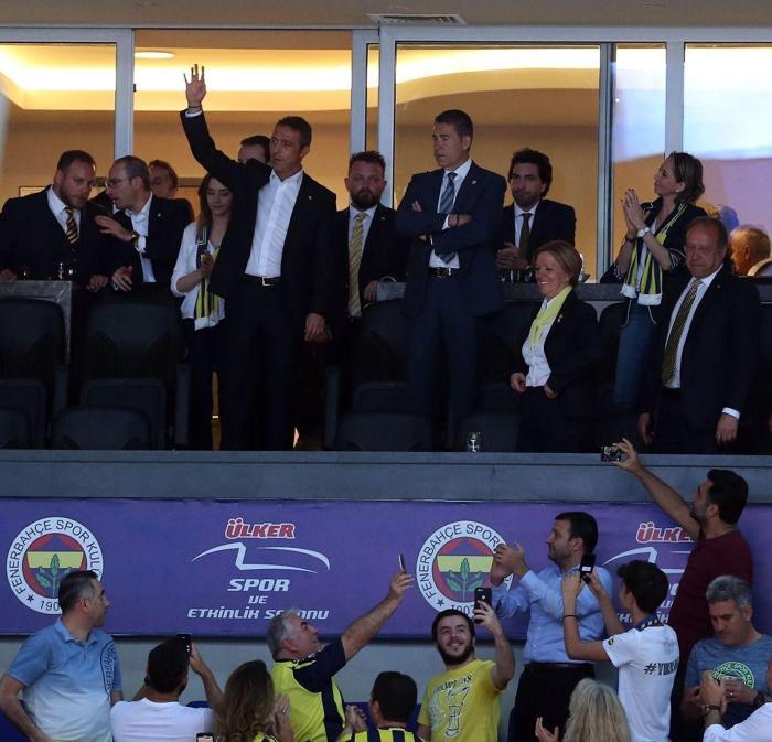 Salonda Ali Koç coşkusu