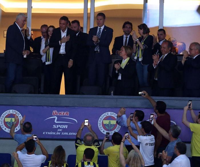 Fenerbahçe Doğuş - TOFAŞ maçında Ali Koç coşkusu