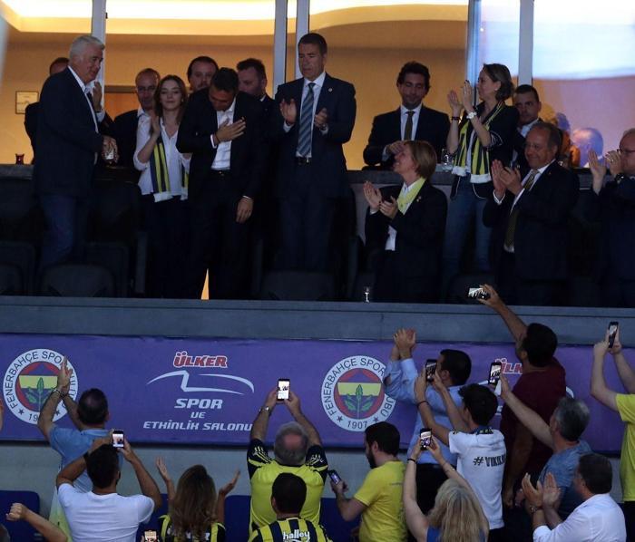Fenerbahçe Doğuş - TOFAŞ maçında Ali Koç coşkusu