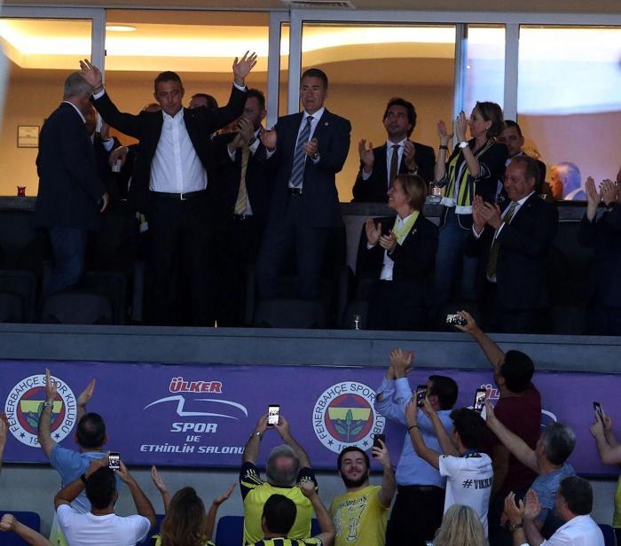Fenerbahçe Doğuş - TOFAŞ maçında Ali Koç coşkusu