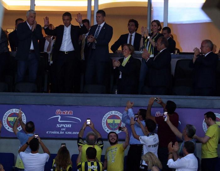 Fenerbahçe Doğuş - TOFAŞ maçında Ali Koç coşkusu