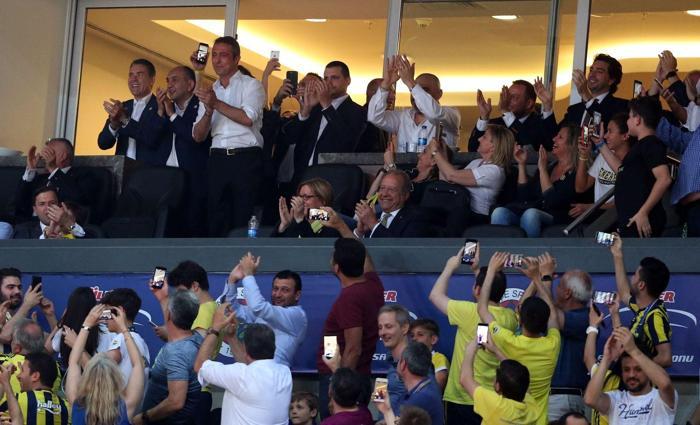Fenerbahçe Doğuş - TOFAŞ maçında Ali Koç coşkusu