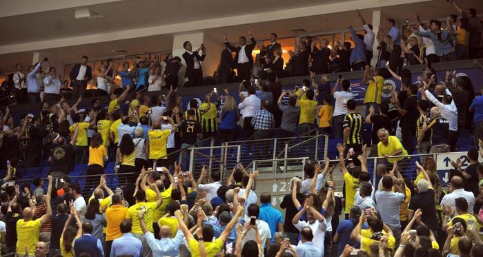 Fenerbahçe Doğuş - TOFAŞ maçında Ali Koç coşkusu