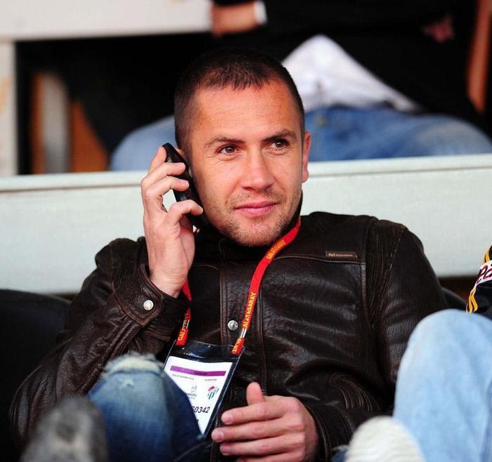 EMRE AŞIK