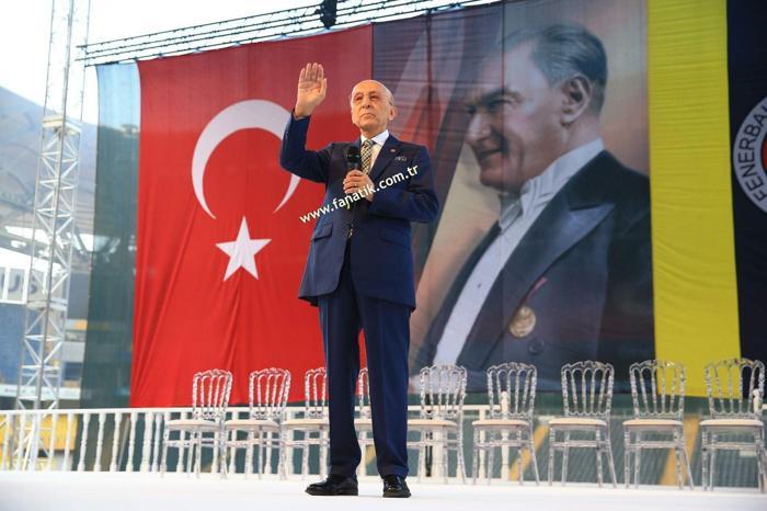 Herkes o ismi merak etti İşte Ali Koçun sahneye çıktığı an