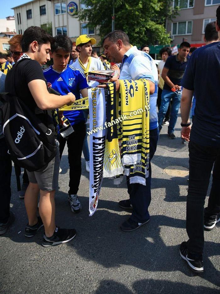 Herkes o ismi merak etti İşte Ali Koçun sahneye çıktığı an