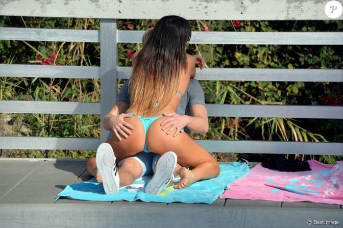 Kadın hakem Claudia Romani sahilde yoga yaptı