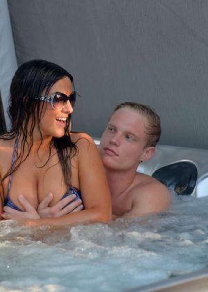 Kadın hakem Claudia Romani sahilde yoga yaptı