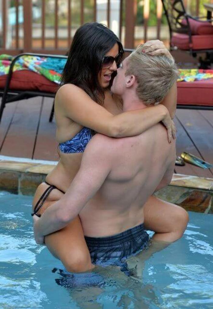Kadın hakem Claudia Romani sahilde yoga yaptı