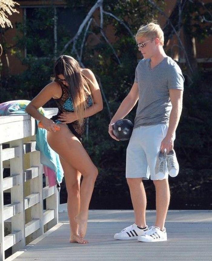 Kadın hakem Claudia Romani sahilde yoga yaptı