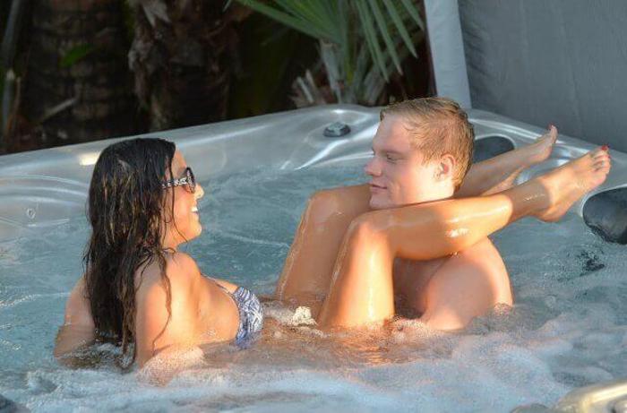 Kadın hakem Claudia Romani sahilde yoga yaptı