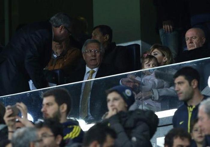 Fenerbahçe - Galatasaray derbisinde şeref tribününde yaşananlar