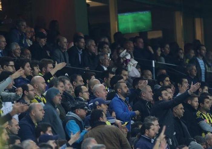 Fenerbahçe - Galatasaray derbisinde şeref tribününde yaşananlar