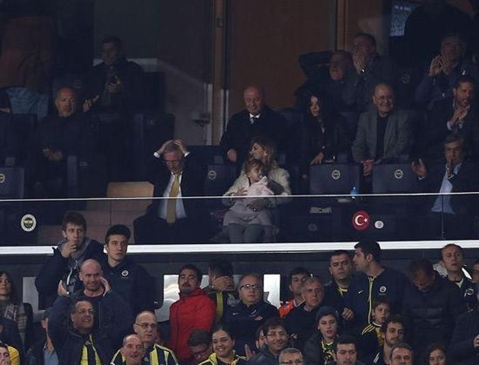 Fenerbahçe - Galatasaray derbisinde şeref tribününde yaşananlar
