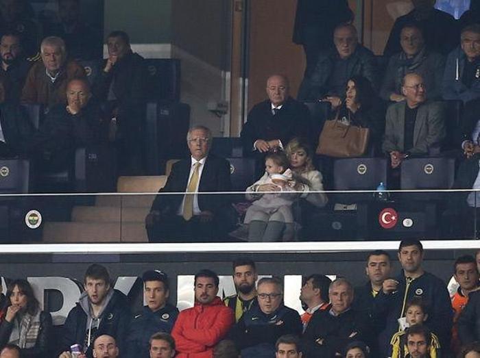 Fenerbahçe - Galatasaray derbisinde şeref tribününde yaşananlar