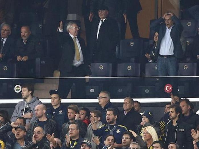 Fenerbahçe - Galatasaray derbisinde şeref tribününde yaşananlar