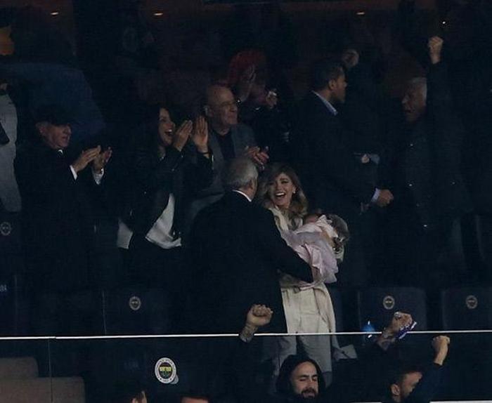 Fenerbahçe - Galatasaray derbisinde şeref tribününde yaşananlar