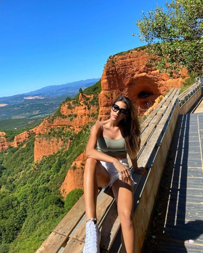 Kepanın yeni sevgilisi kainat güzeli Andrea Martinez