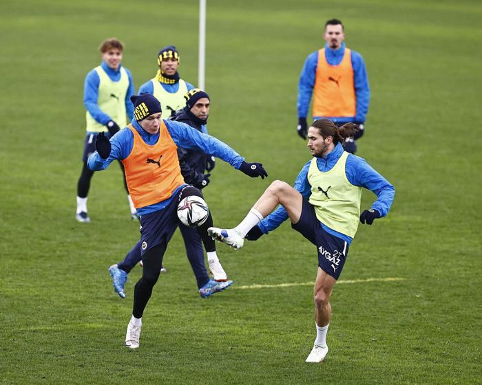 İsmail Kartal kararını verdi Fenerbahçenin Başakşehir maçı muhtemel 11i...