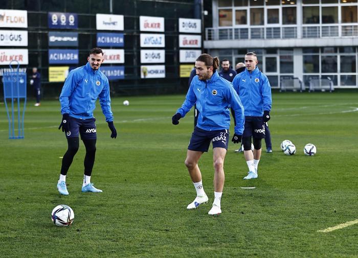 İsmail Kartal kararını verdi Fenerbahçenin Başakşehir maçı muhtemel 11i...